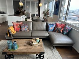 Echtleder-Ecksofa, CHF 1’300 (Originalpreis CHF 6’449)