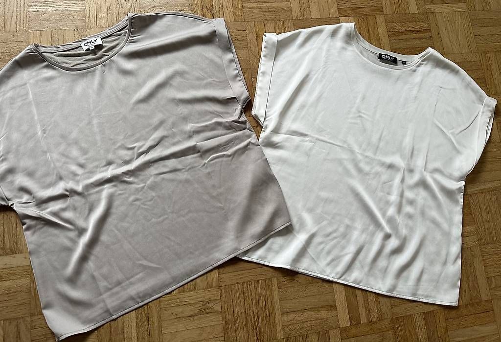 T-shirt: 2 T-Shirts gerader Schnitt weiß & beige Gr.M  – Usato da Stäfa venduto da DearDarling
