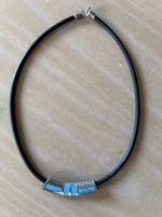 1 collier argenté et pierres turquoises selon photos