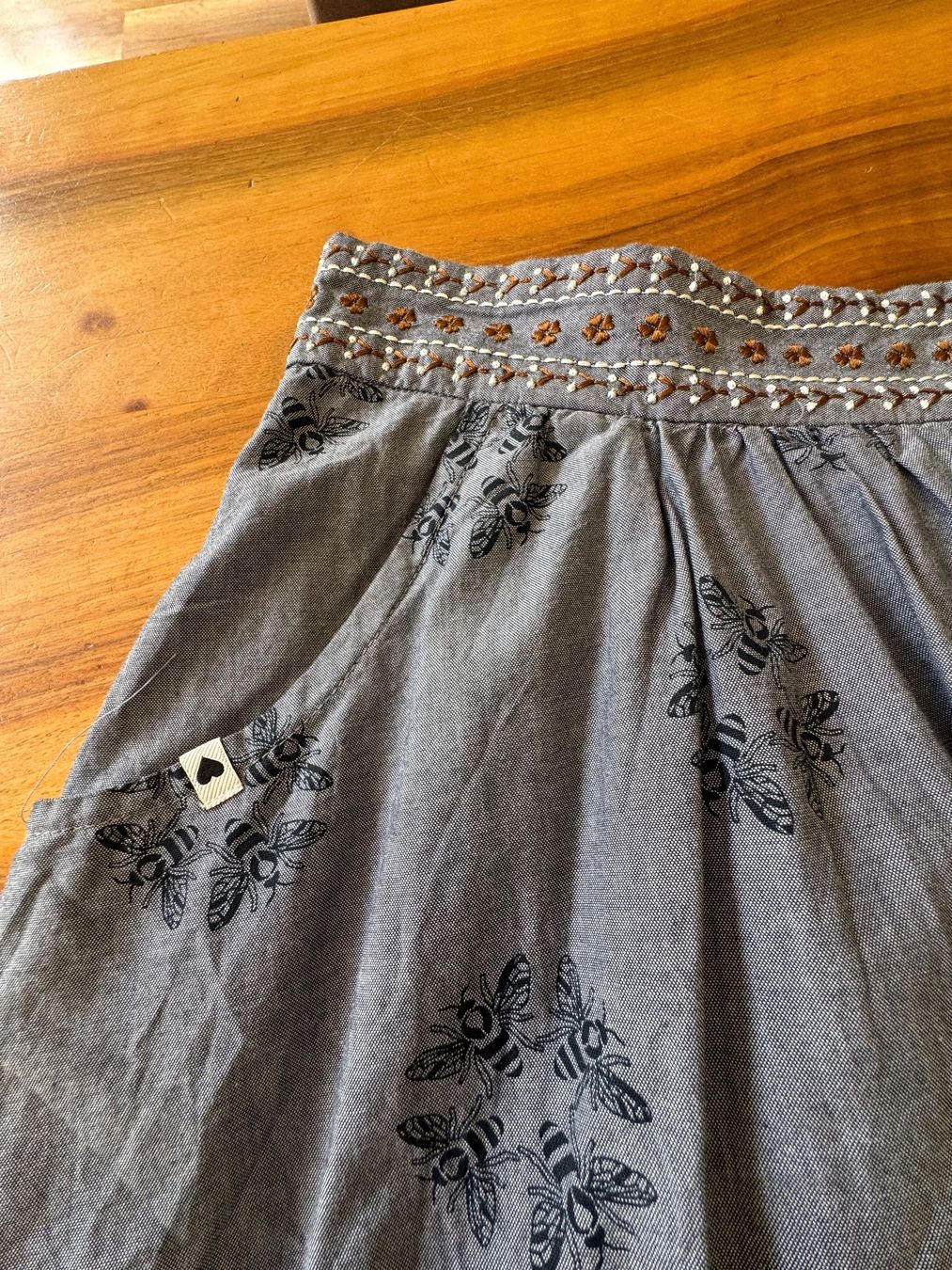 Maloja Gonne: MALOJA mega Maxirock mit Bienen Muster, Gr. 38 NWT – Nuovo (secondo la descrizione) da Meiringen venduto da Stuffandmore 1