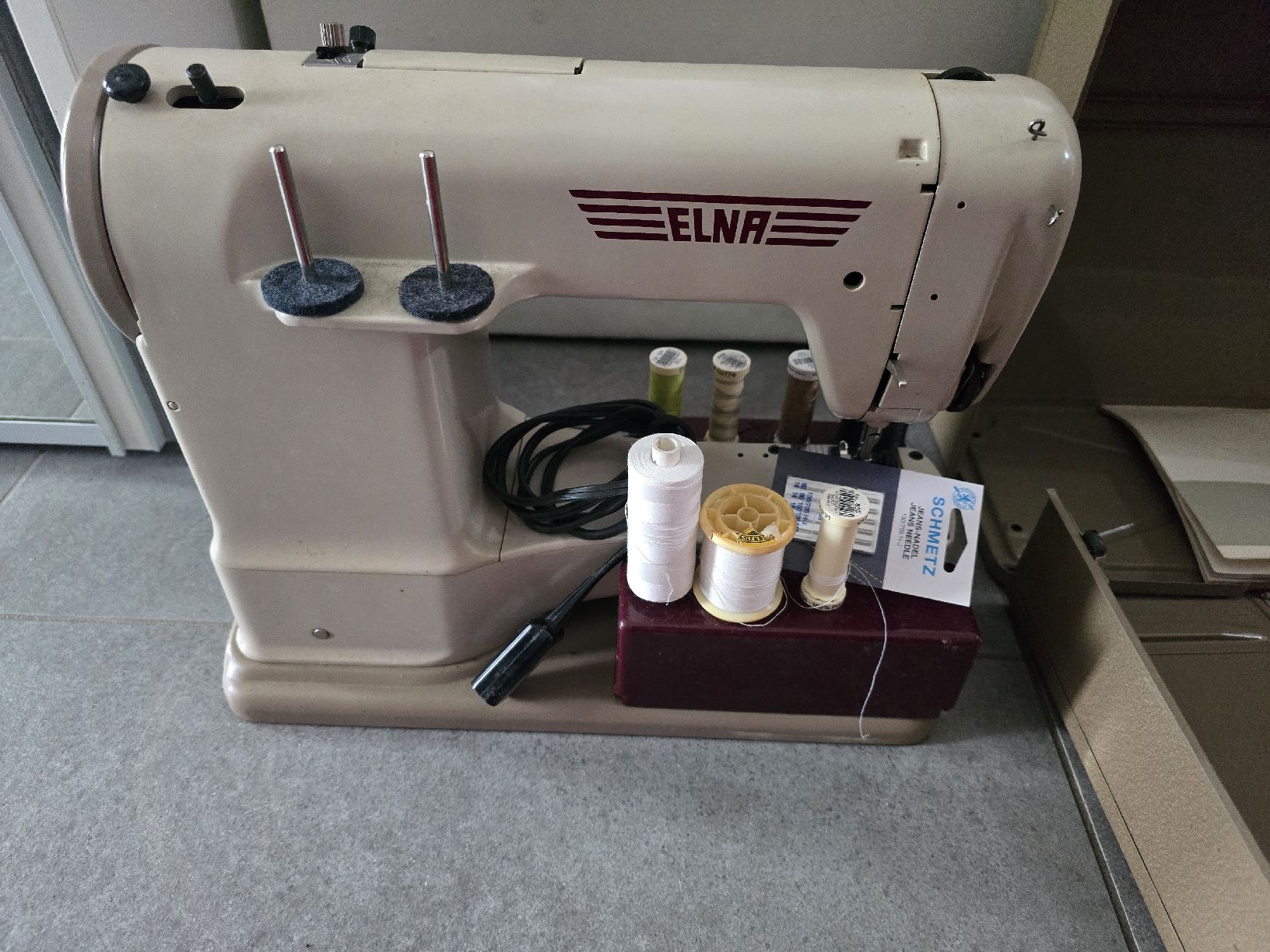 Elna Macchine da cucire: Machine à coudre Elna Supermatic année 50 – Usato da Courtemaîche venduto da justine21 1