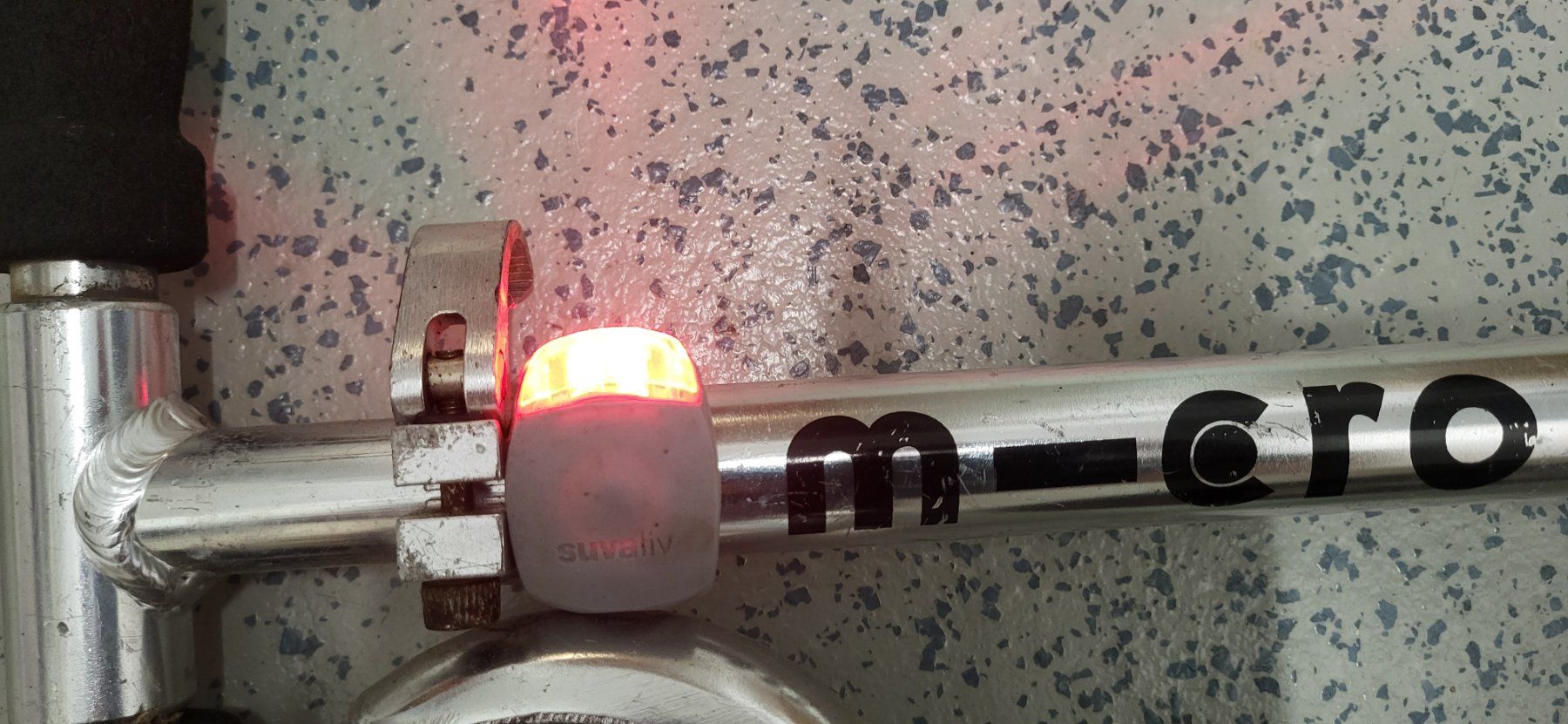 Micro Kickboard: Tretroller Micro Sprite Silber guter Zustand – D'occasion à Aarwangen par Mle99 3