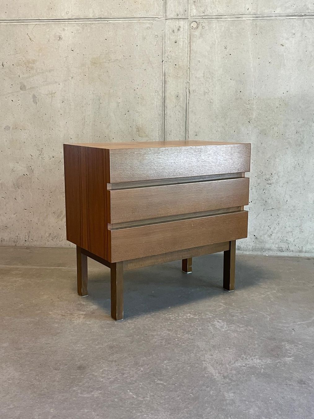 Comodini: Vintage Nachttisch Holz ähnlich Victoria – Usato da Zürich venduto da starch.studio 7