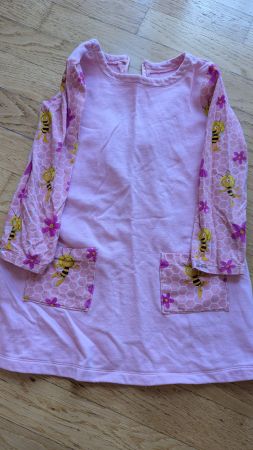 Süsses pinkes Kleid mit Bienenprint & Taschen Gr. 98/104