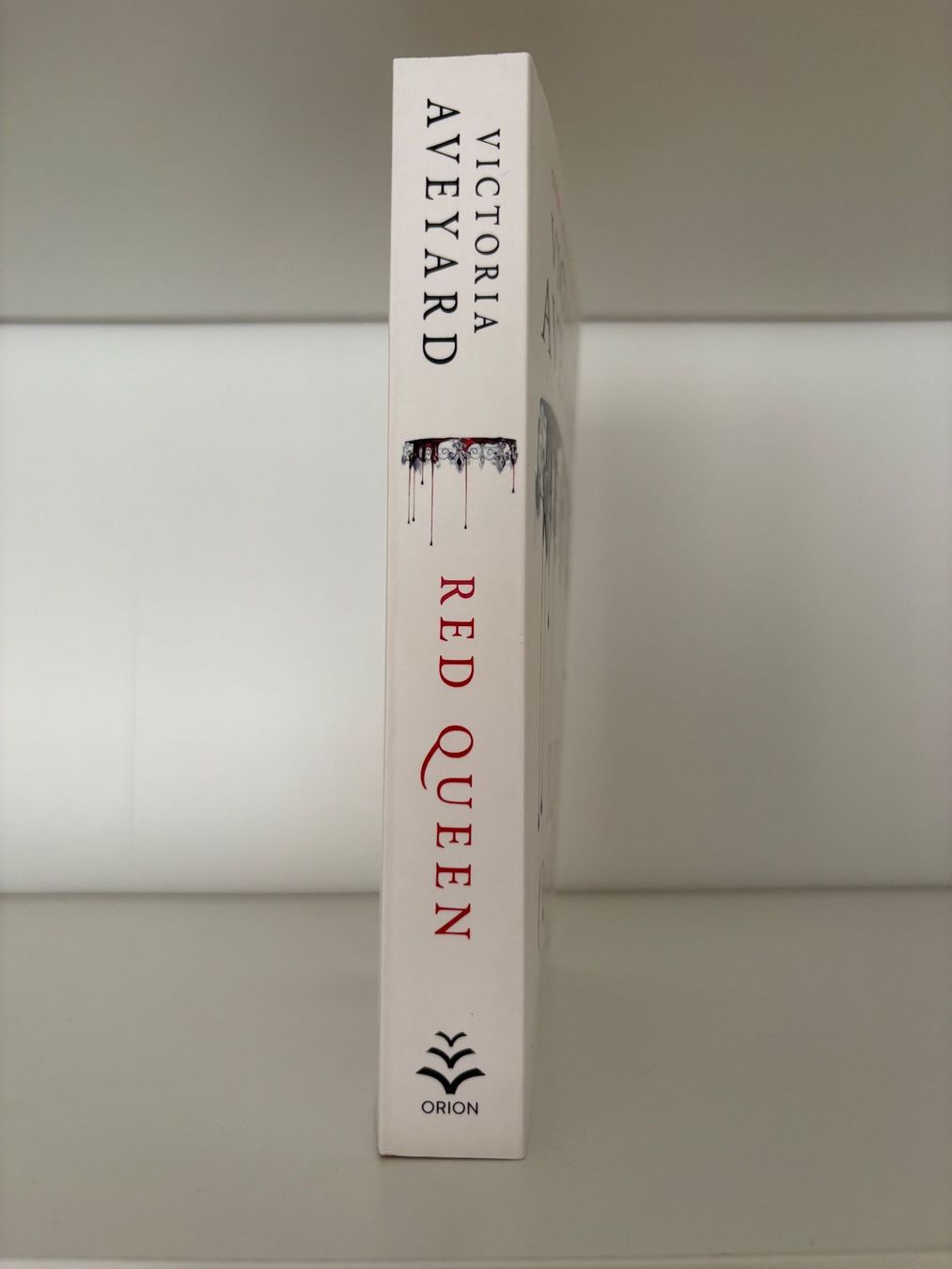 Libri: Red Queen - Victoria Aveyard – Nuovo (secondo la descrizione) da Steffisburg venduto da elsa.catalina 2