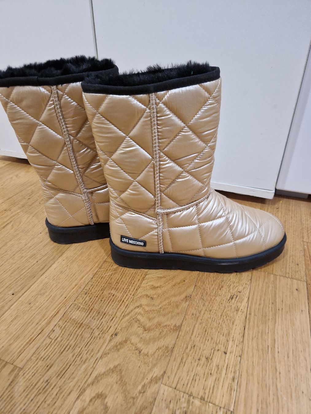Moschino Scarpe da donna: love moschino Stiefel – Nuovo (secondo la descrizione) da Stallikon venduto da lh-beba82-85