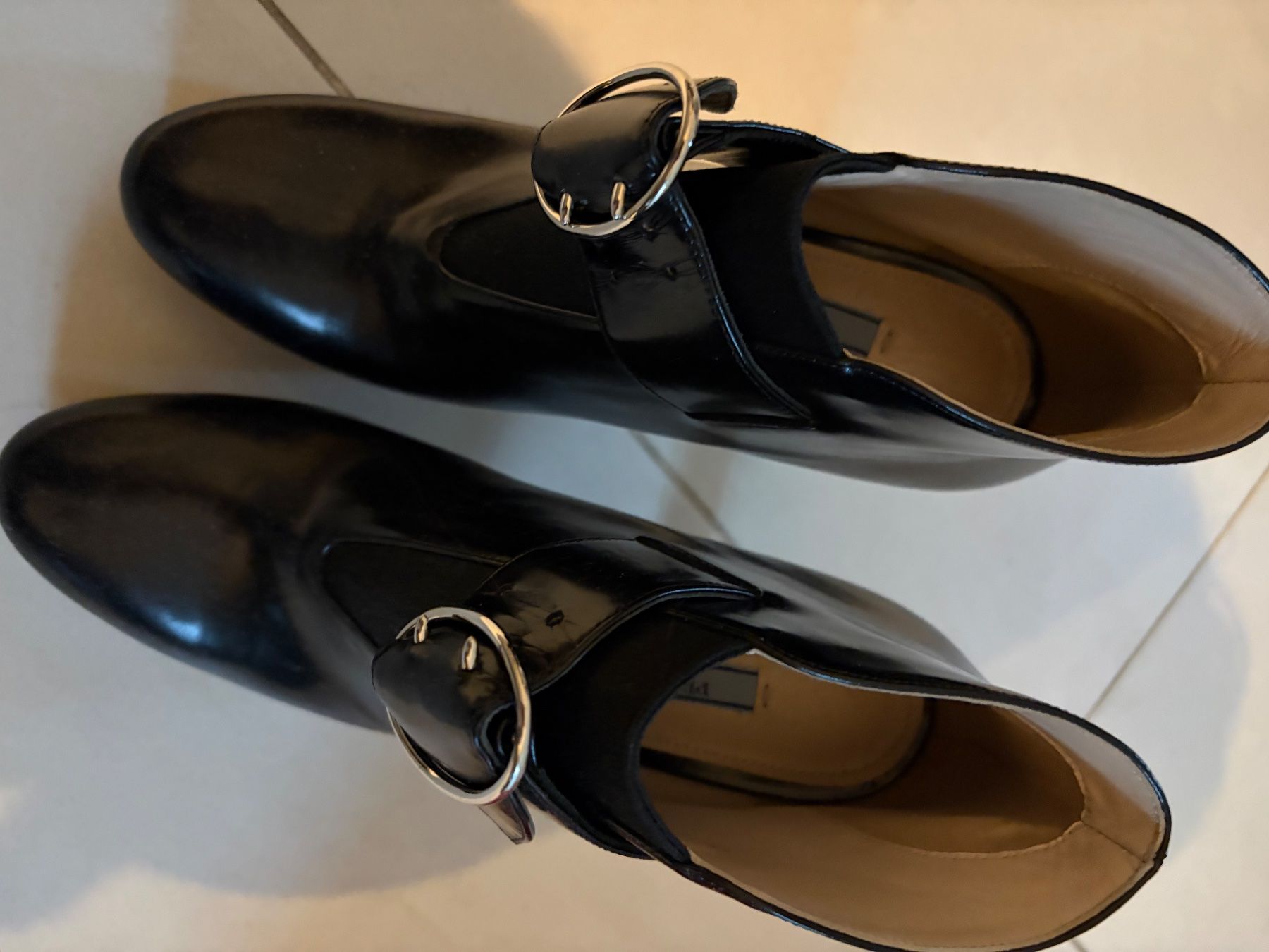 Prada Scarpe da donna: Elegante Prada Stiefeletten, Gr. 39,5 neuwertig – Nuovo (secondo la descrizione) da Zürich venduto da fab_lhd9