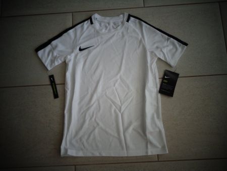 NIKE SPORT T-SHIRT GR.128 NEU