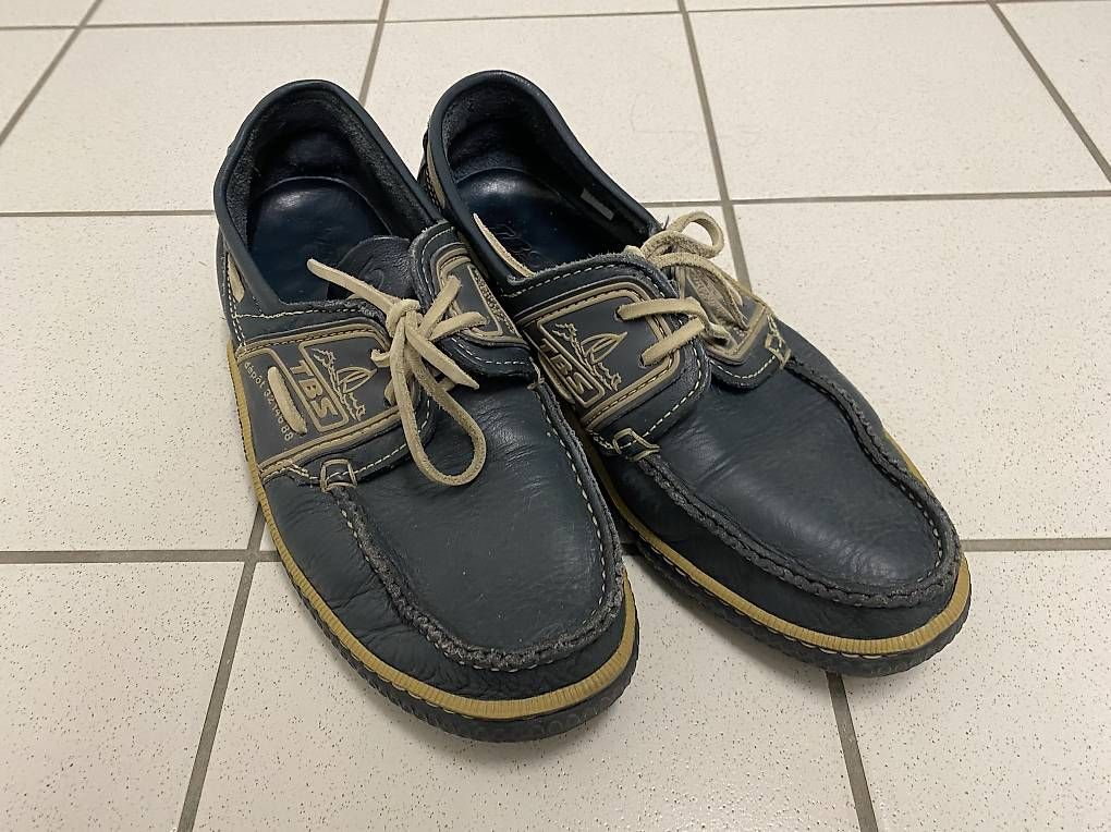 Chaussures hommes: Mocassins bleus 42 – D'occasion à Lausanne par Mikael_Druid