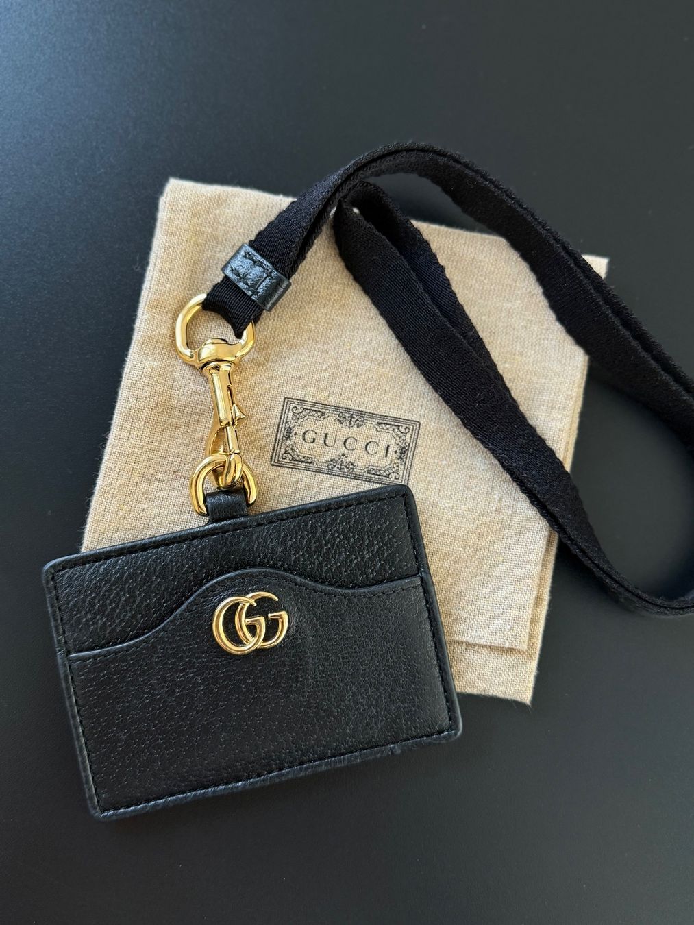 Gucci Portafogli: Gucci Kartenentui mit Trageriemen – Usato da Kilchberg ZH venduto da LuxuryVault
