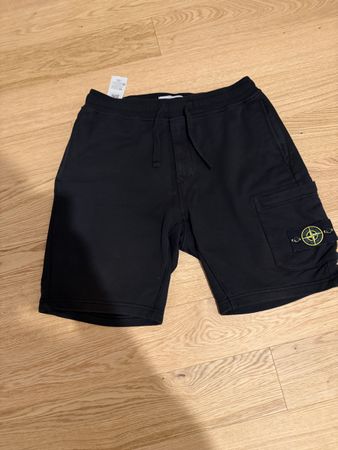Short stone Island