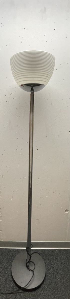 Lampen: Stehlampe Quarto von Ribag, Vintage Chrom – Gebraucht aus Bern von Delamer
