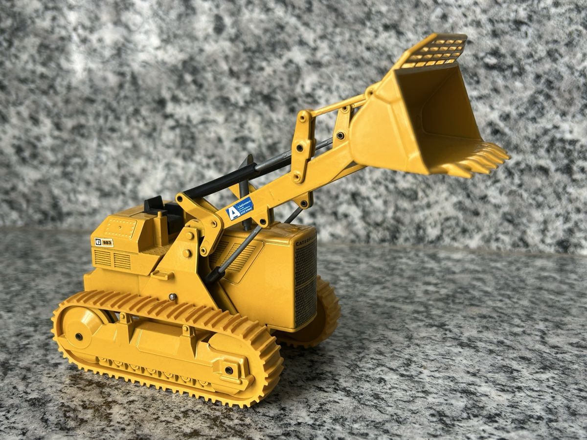 Caterpillar Kit di modellismo & Modellini statici: Caterpillar 983, 1:50 – Usato da Horw venduto da Tigercat635