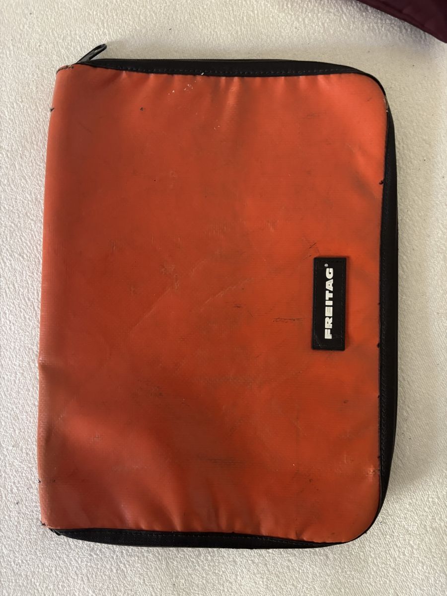 Freitag Taschen: FREITAG Laptop Tasche orange – Gebraucht aus Bern von pet_fry9
