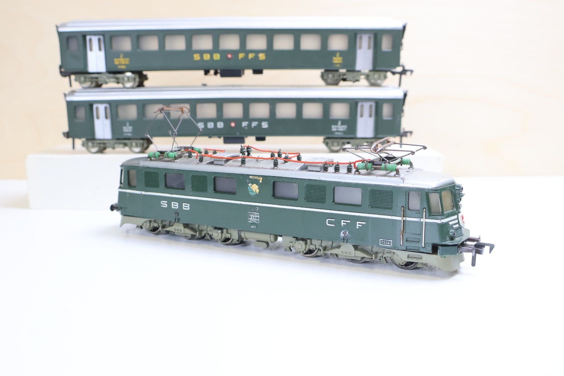 Fleischmann Modellini di ferrovie: Fleischmann SBB Ae 6/6 & Personenwagen - DC H0 – Usato da Winterthur venduto da Monstera 4
