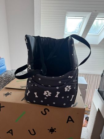 Hundetragetasche schwarz mit Pfotenmuster gebraucht