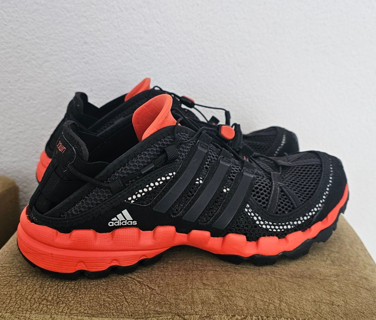 Adidas Scarpe da donna: ADIDAS Damen Sneaker Gr. 39. od.7.5 – Usato da Bronschhofen venduto da Xena37