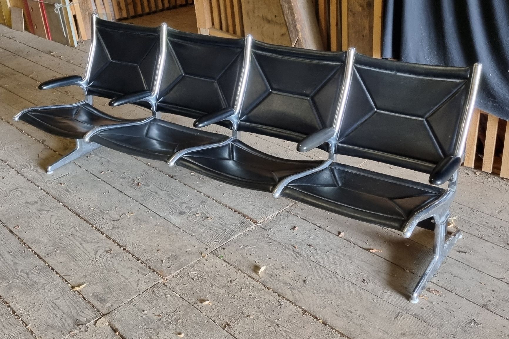 Panchine: Eames vintage Wartebank/ 4er, Design-Klassiker, Schwarz – Usato da Wädenswil venduto da weihpos