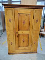 Tannenholzschrank