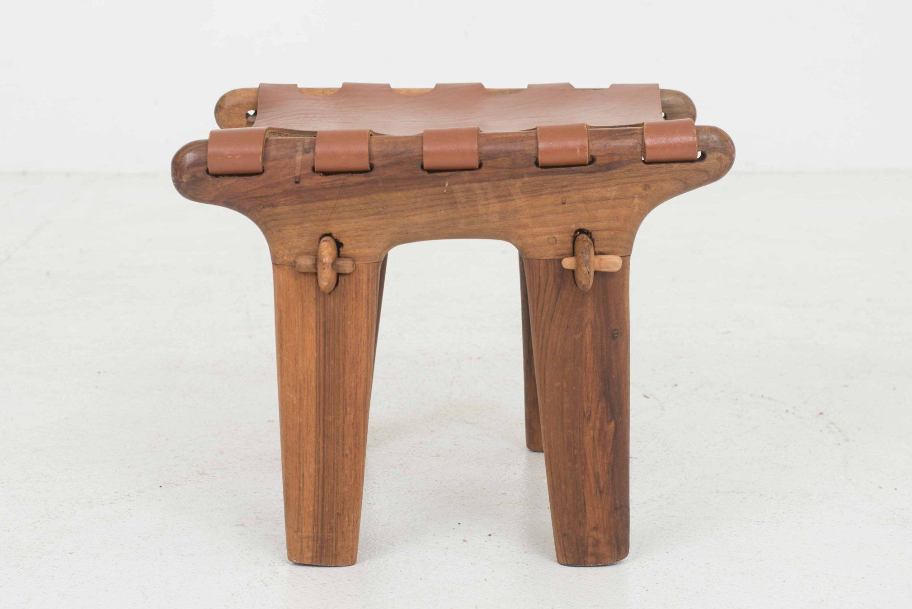 Sgabelli: Muebles de Estilo Hocker von Angel Pazmino – Usato da Zürich venduto da STUZH38 2