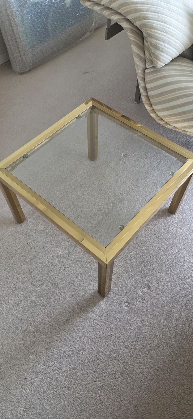 Tische: Glastischchen geschliffenes Glas – Gebraucht aus Wädenswil von Greatstuff