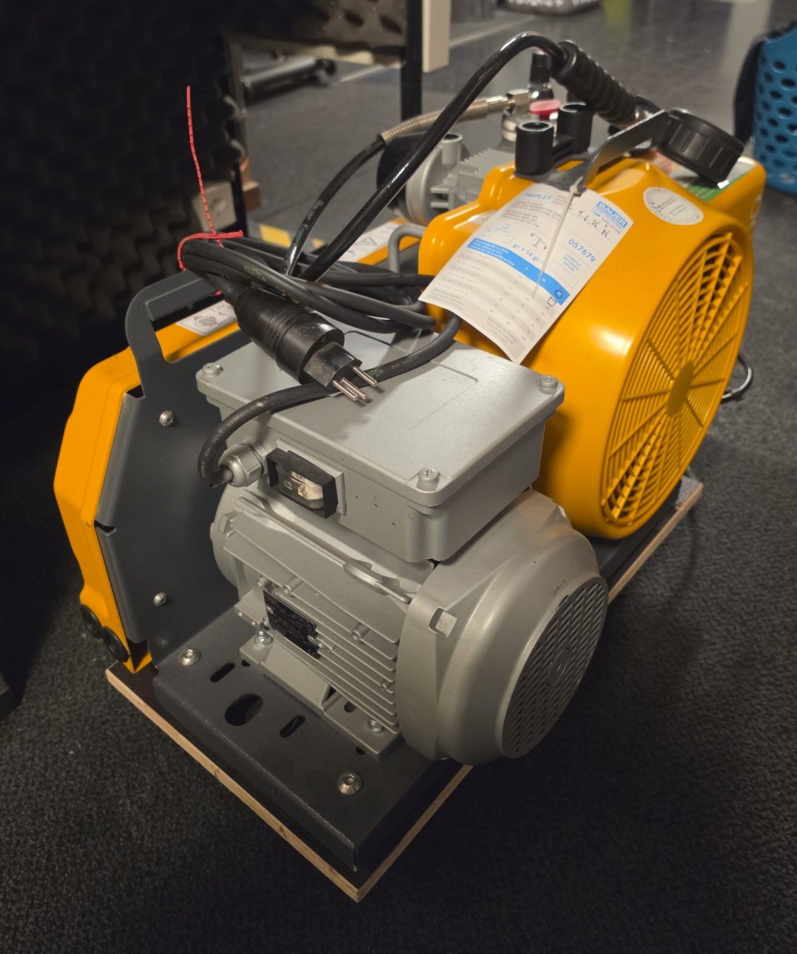 Compresseurs: Bauer Atemluftkompressor PE 100-TW – D'occasion à Flumenthal par mark8 3
