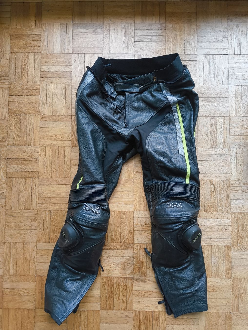 IXS Lotti di vestiti: Leder Motorradkombi Gr. 52 – Usato da Zürich venduto da mario_z 3