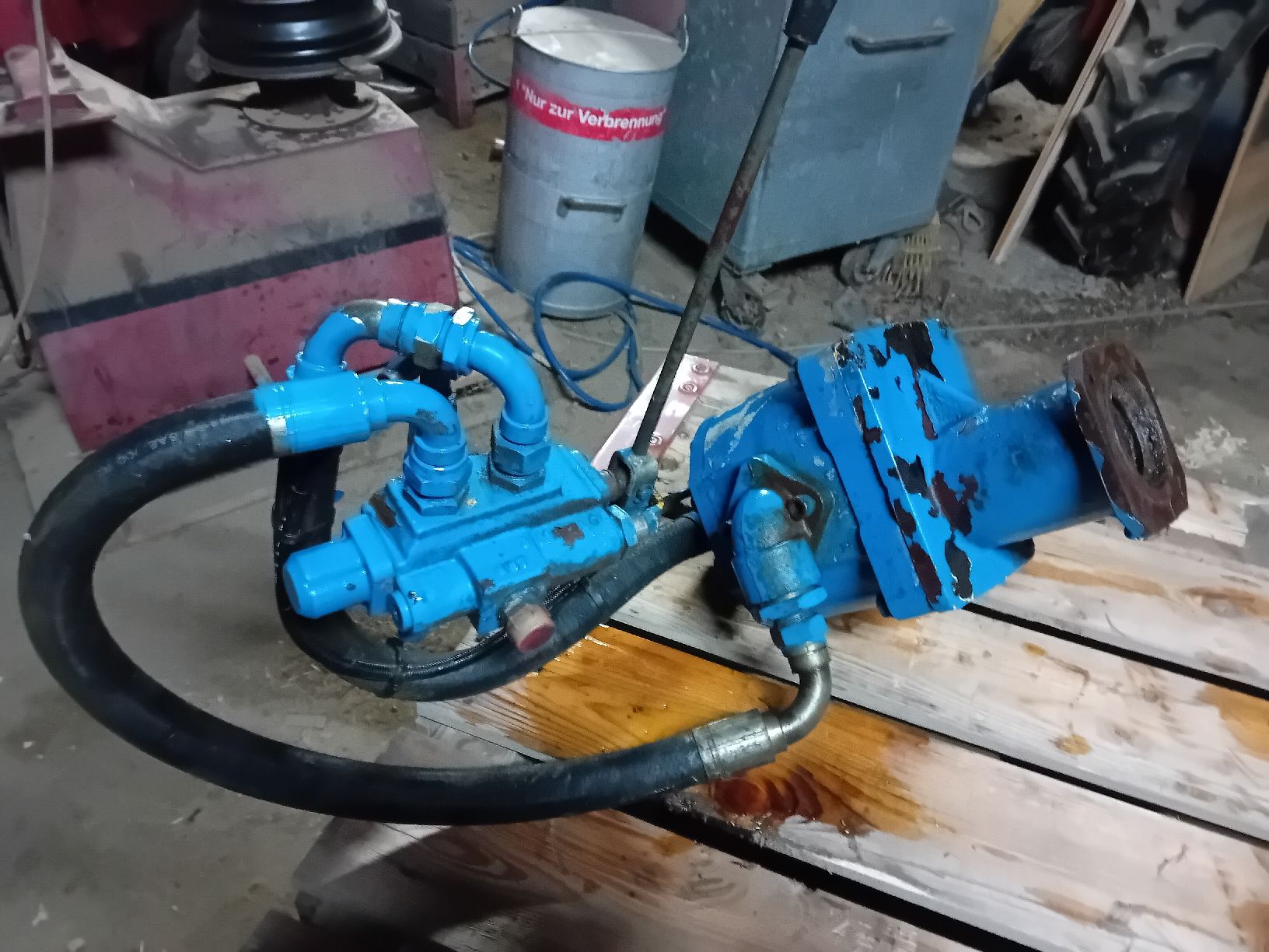 Pompes et pièces: Hydraulik Pumpe mit Steuergerät – Défectueux à Horgen par von_g7nl