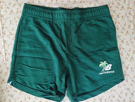 New Balance Shorts Grösse M gruen