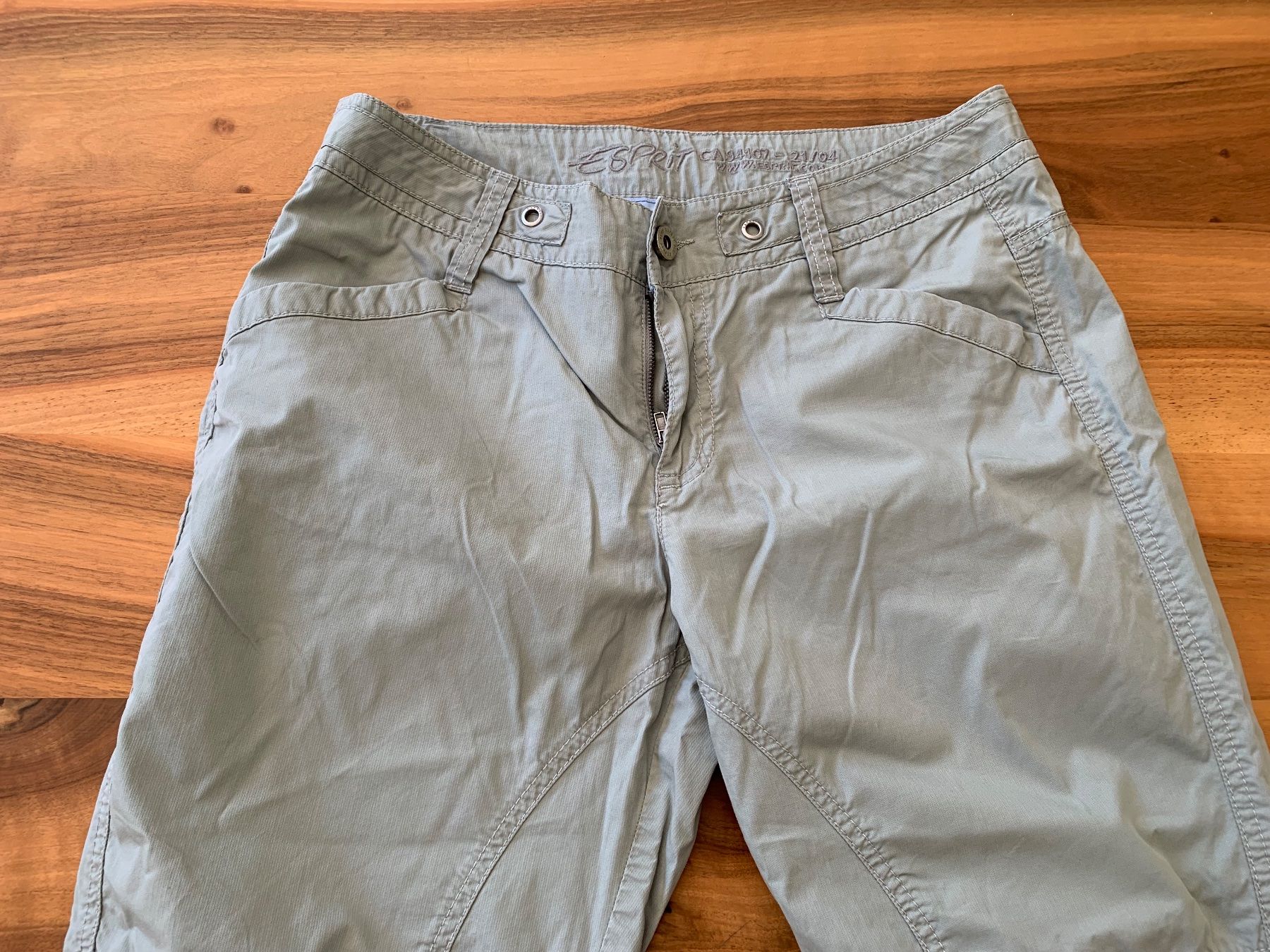 Esprit Pantaloni: ESPRIT mega schöne Caprihose tolle Farbe Gr. 36 – Nuovo (secondo la descrizione) da Meiringen venduto da Stuffandmore 1