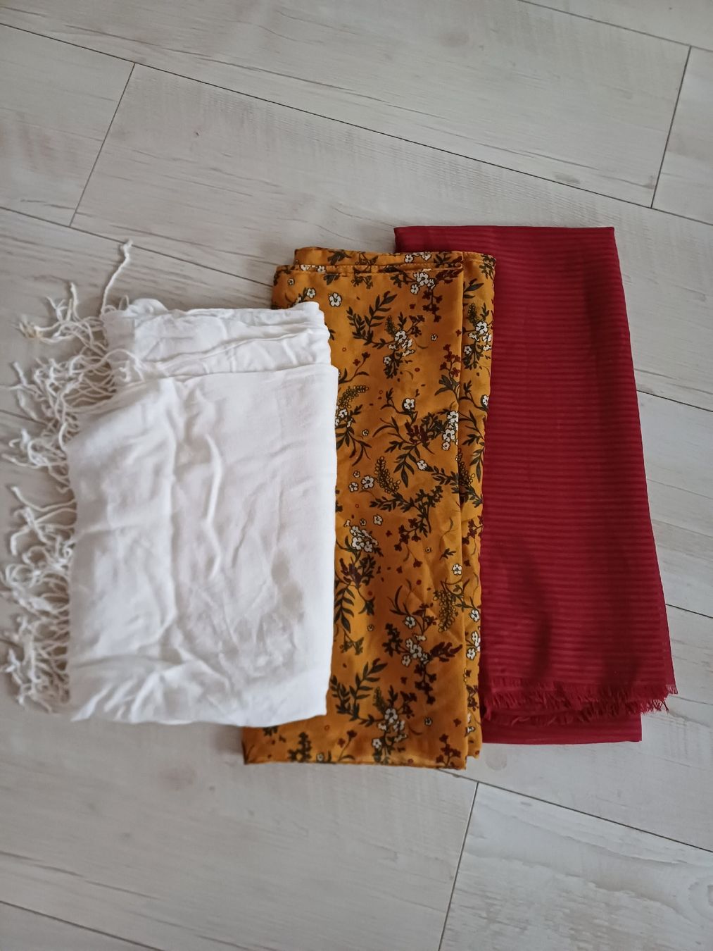 Foulard & Sciarpe: Lot 16 foulards – Usato da Neuchâtel venduto da drloulou 4