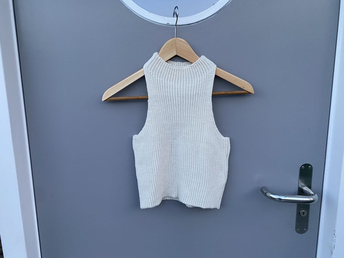 Tops: Damen Pullover Strick ärmellos beige Grösse S – Gebraucht aus Warth von fio_nmf6