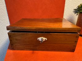 Nussbaum Schmuck Truhe Truheli 19. Jahrhundert