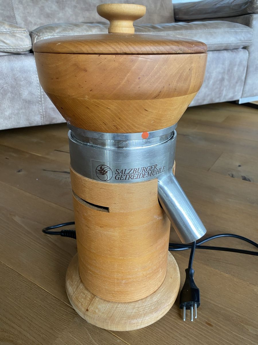 Küchengeräte: Salzburger Getreidemühle Original – Gebraucht aus Schneisingen von