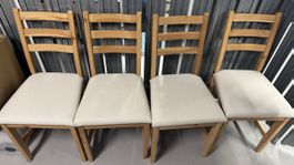 Vier Holzstühl, IKEA, als Set (chairs)