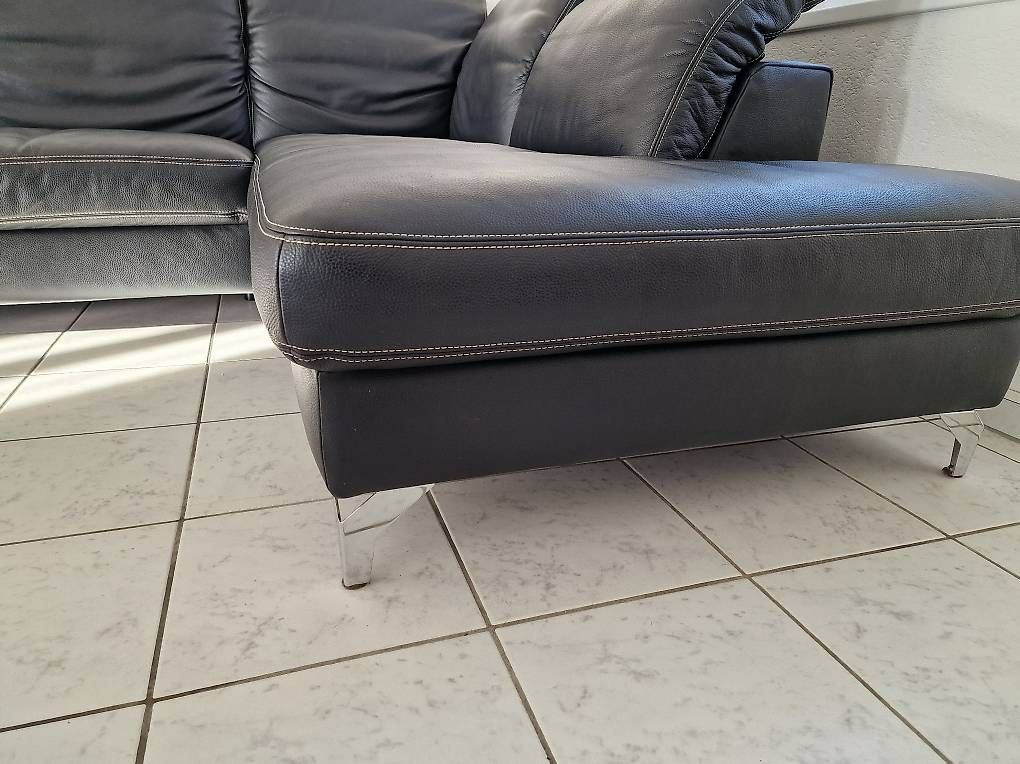 Sofas: Echtleder-Ecksofa mit ausfahrbarer Sitzfläche – D'occasion à Bettwil par NSchmidli93 2