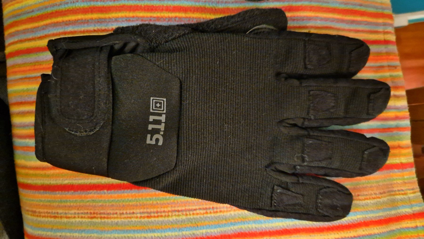 Altri accessori da uomo: Schwarze leichte Biker-Handschuhe. – Usato da Oberengstringen venduto da Asteroid56 1