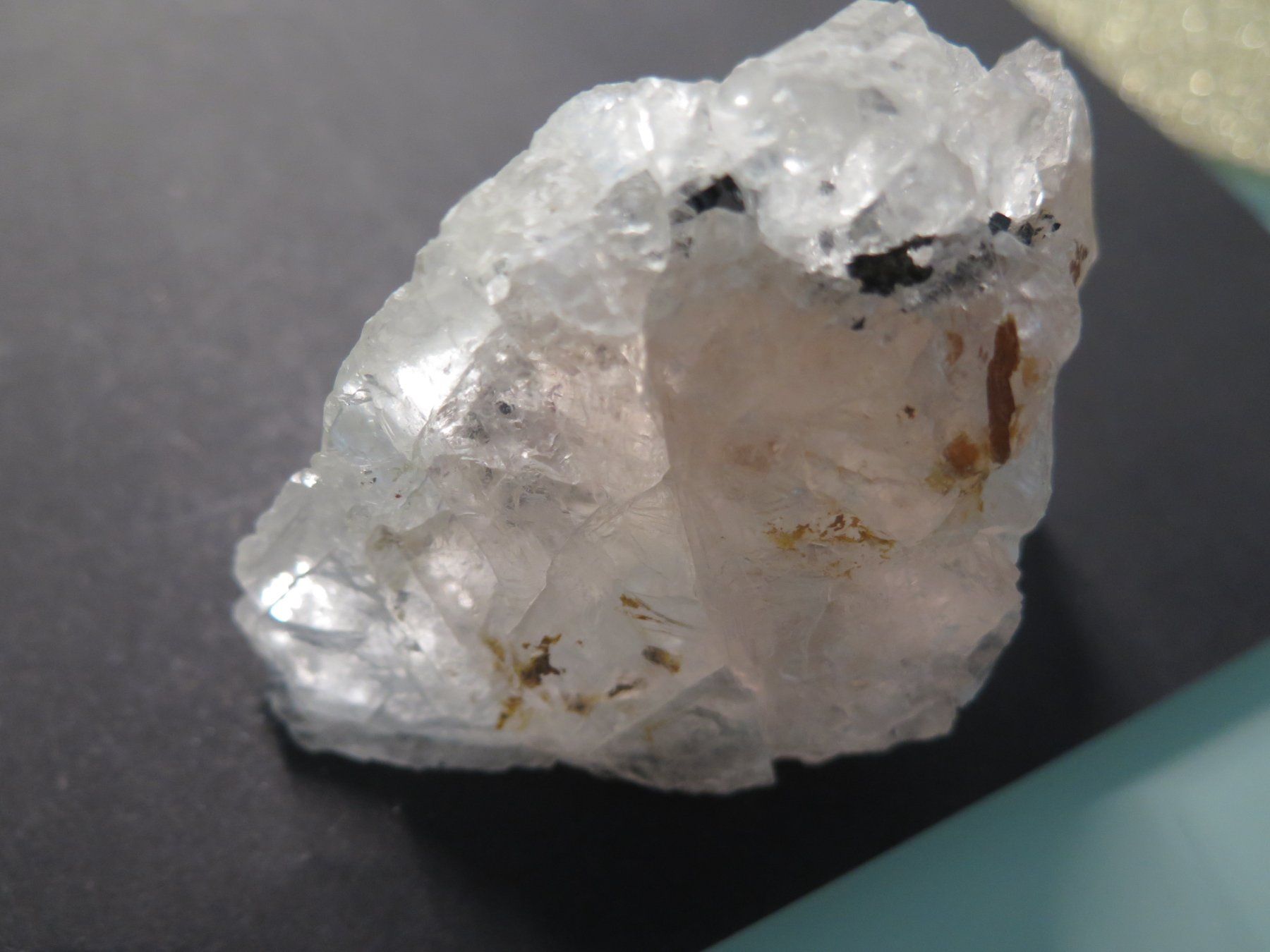 Minerali & Pietre curative: Fluorit mit Hübnerit von Peru, ca. 354 gr. – Usato da Schaffhausen venduto da Yamakana51L8736OQ8 1