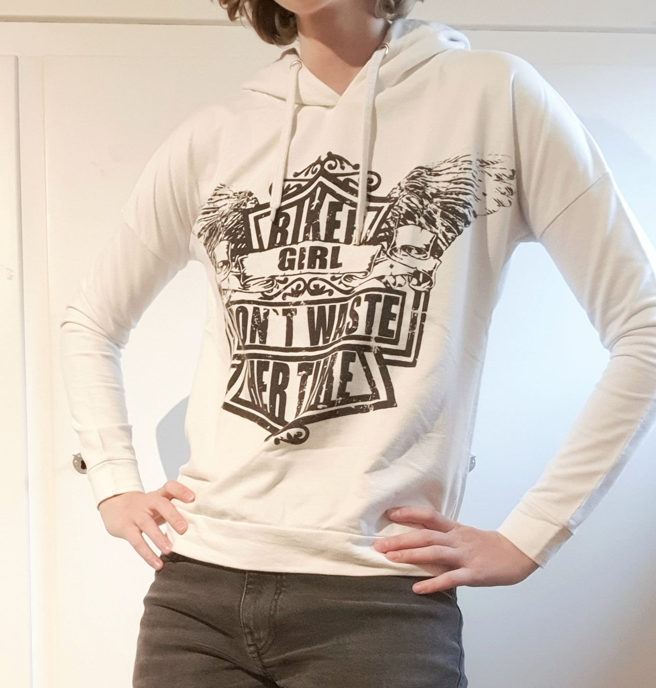 Pulls et sweat-shirts: léger sweat à capuche "Biker Girl" blanc – D'occasion à Tavannes par lanimeyl 2
