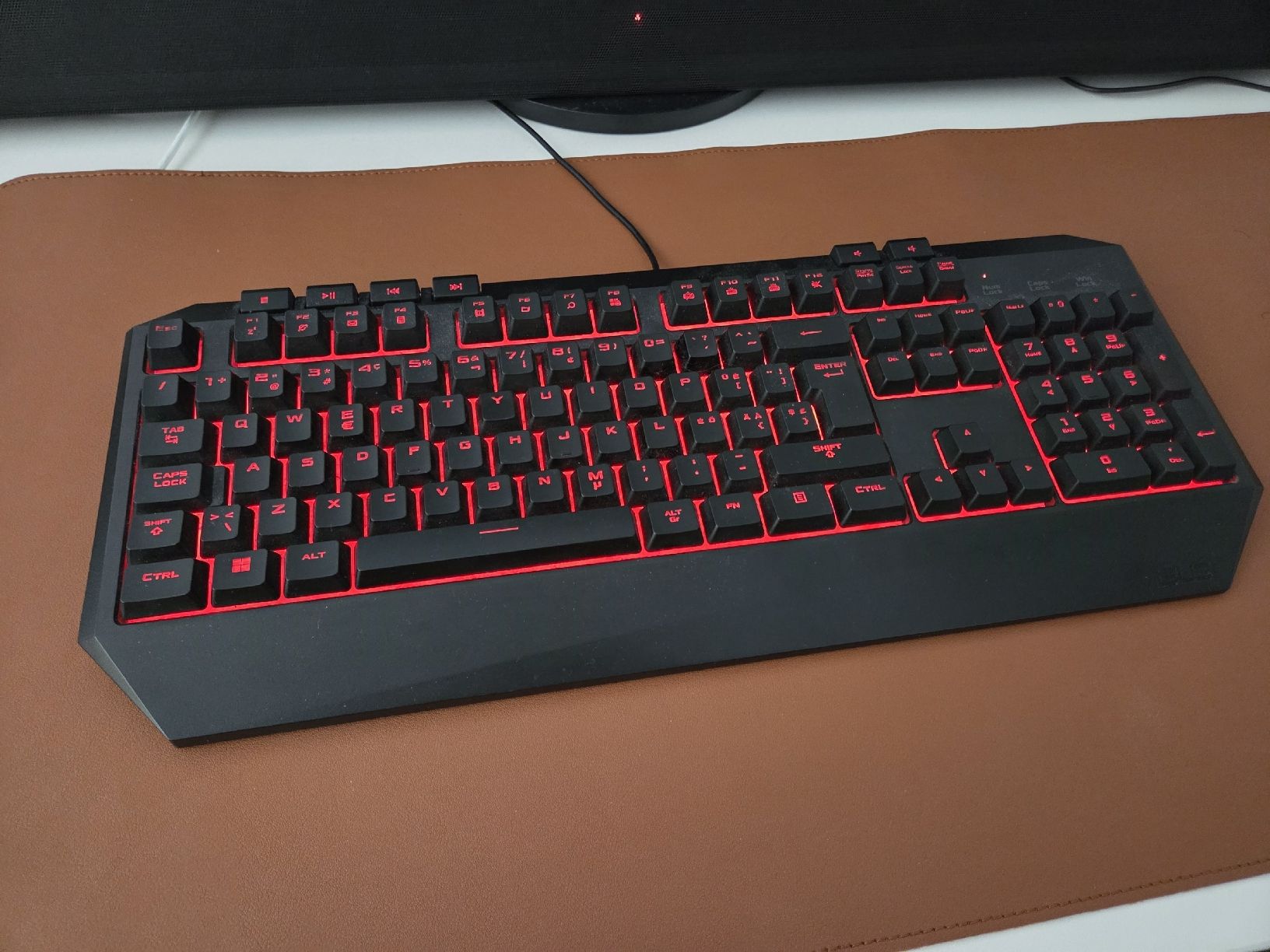 Asus Tastiere: ASUS Keyboard Backlit KB V2 Wired Black – Usato da Neuchâtel venduto da dav_8kpp