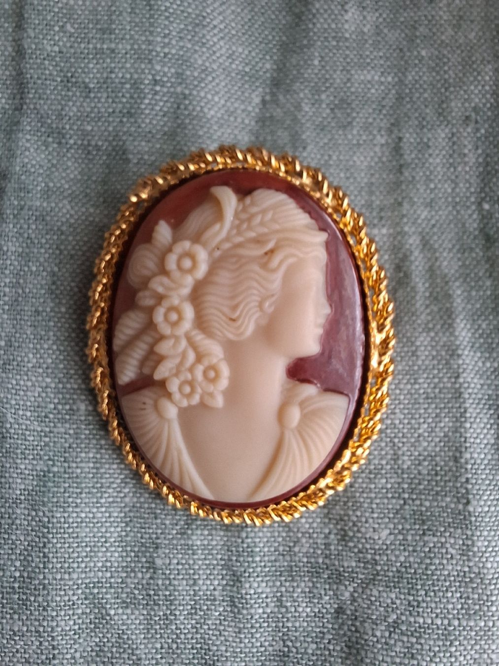 Broschen & Nadeln: Broche Camée Vintage – Neu (gemäss Beschreibung) aus Lutry von Sim_Sta