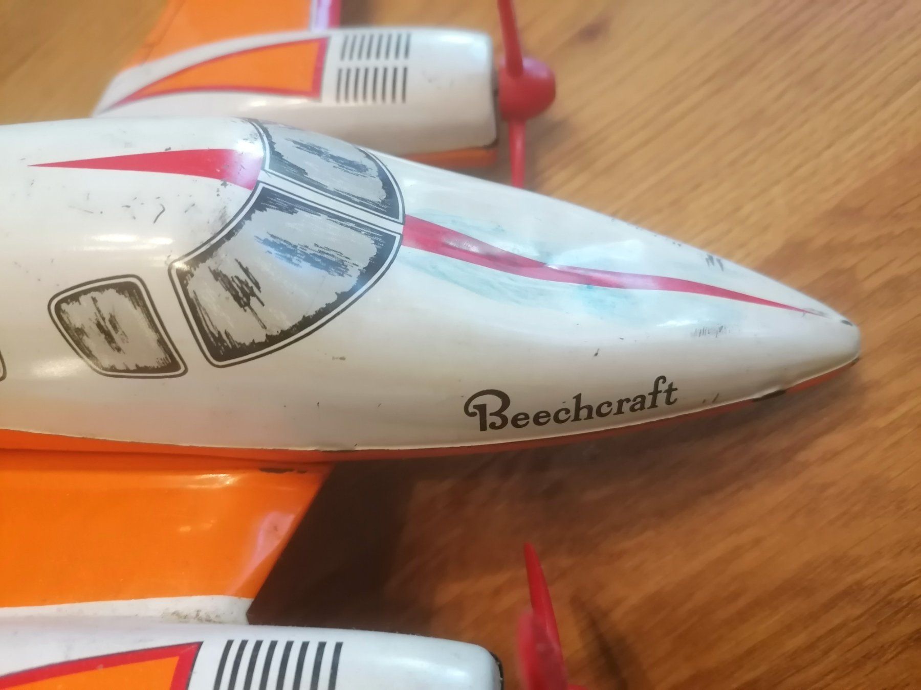 Spielzeuge: Vintage Blechspielzeug Flugzeug Beechcraft – Gebraucht aus Basel von vintagecollector 2