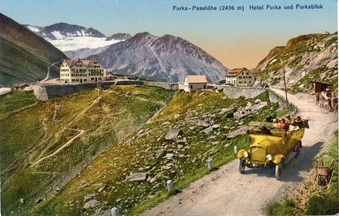 Cartoline postali: Furka - Passhöhe   VS    -     mit Hotels und Postauto – Usato da Brig venduto da Valcards54