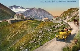 Furka - Passhöhe   VS    -     mit Hotels und Postauto