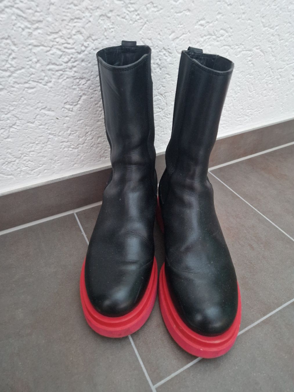 Högl Scarpe da donna: Högl Stiefelette 38 schwarz / rot – Usato da Lichtensteig venduto da Cocabana_16 1