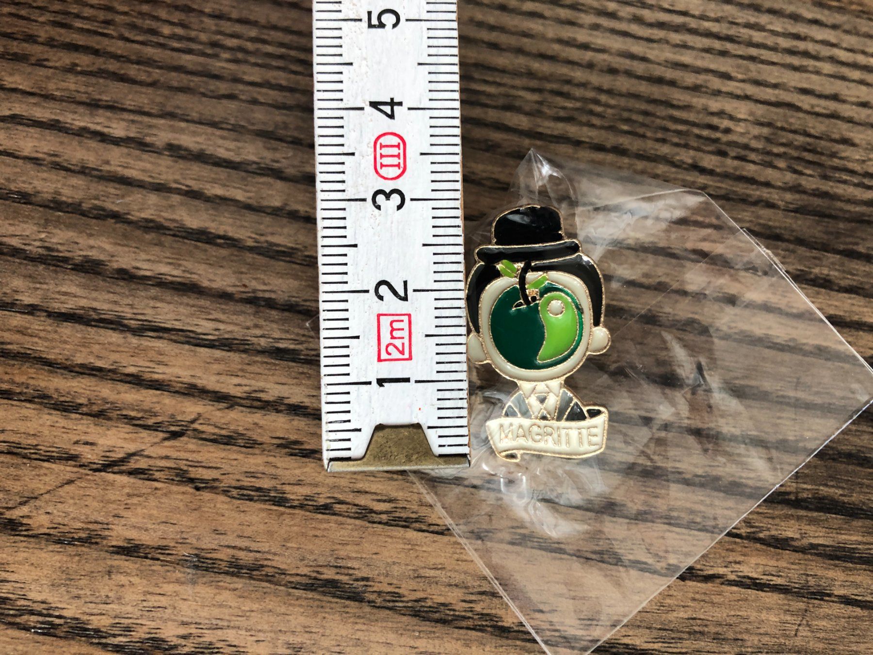 Placchette & Badge: Pin Anstecker Brosche René Magritte – Nuovo e nell'imballaggio originale da Berg am Irchel venduto da Zweiti_Chance 2