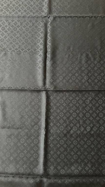 Louis Vuitton Foulards & écharpes: Seidenschal Louis Vuitton – Neuf (Voir description) à Birsfelden par willow1 1