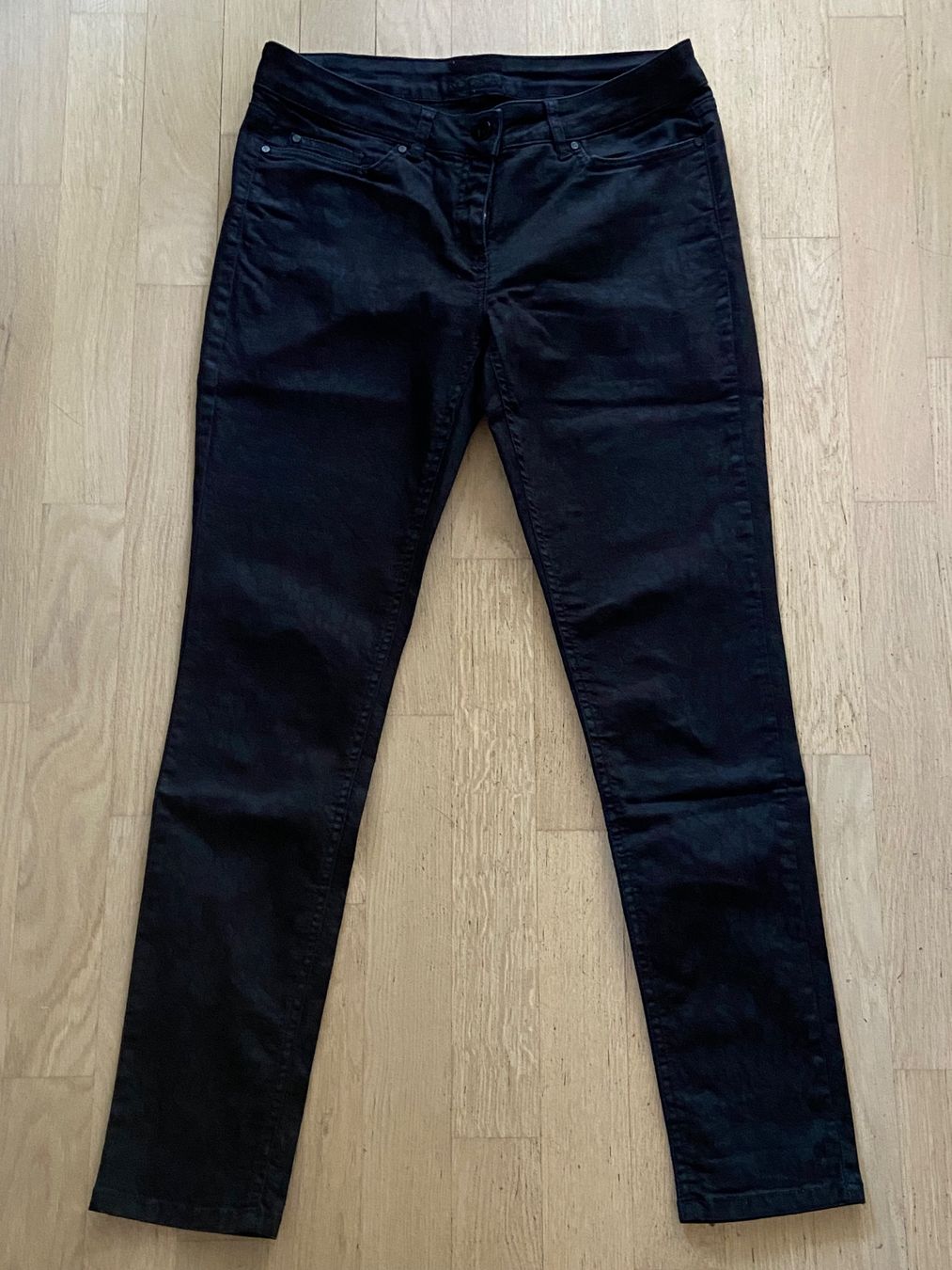Kookai Jeans: KOOKAI Jean slim noir léopard t.40 – Nuovo (secondo la descrizione) da Genève venduto da kik_8jd6