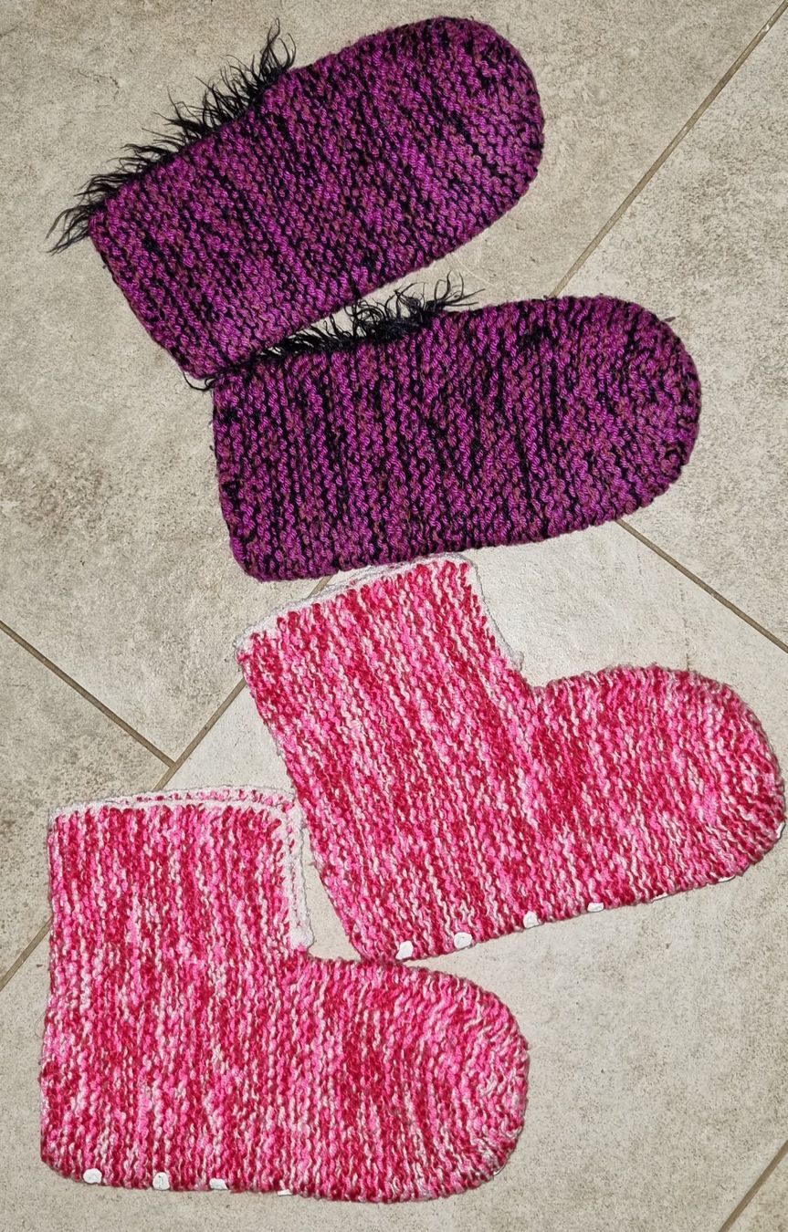 Calze: 2 Paar Bettsocken/Hausschuhe gr.36-40 – Usato da Grossdietwil venduto da GNOM313