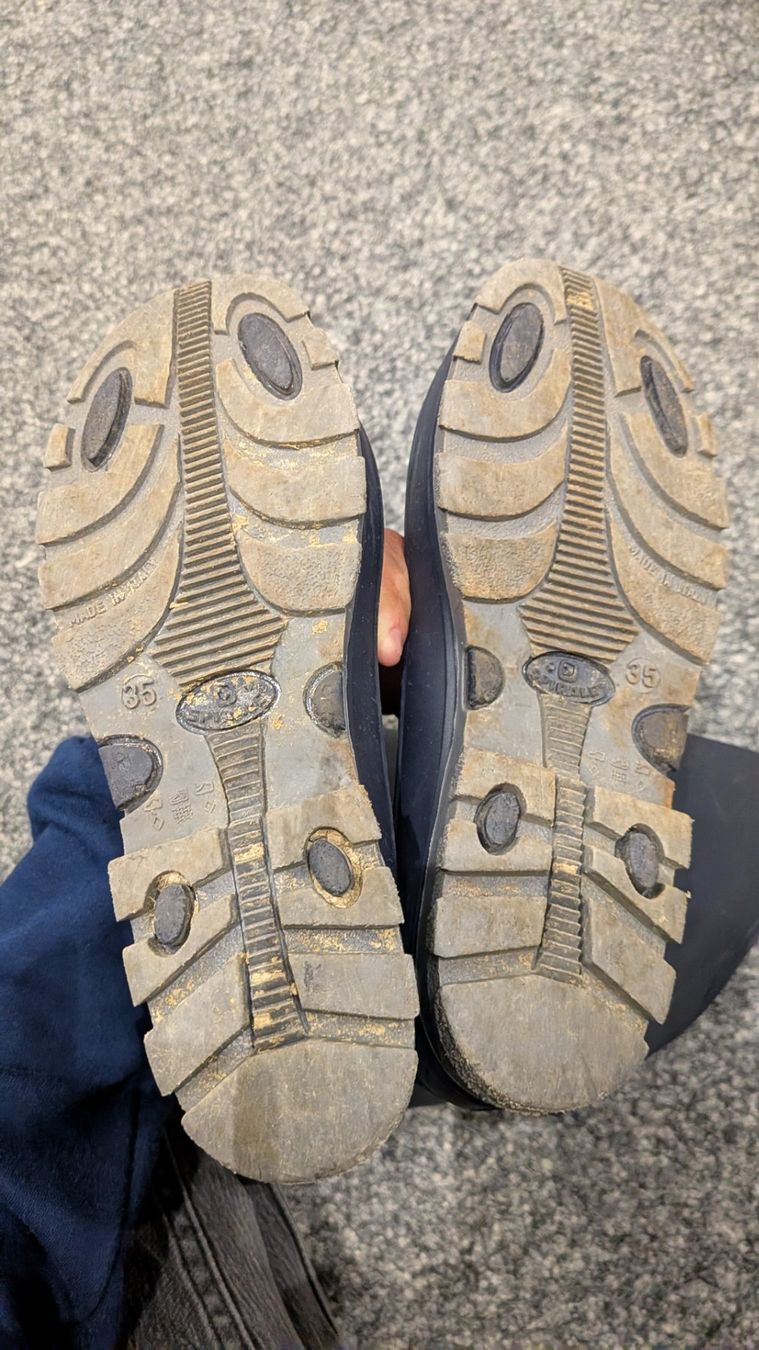 Scarpe per ragazzi: Gummistiefel Grösse 35, dunkelblau – Usato da Frauenfeld venduto da mf2_yb66 1